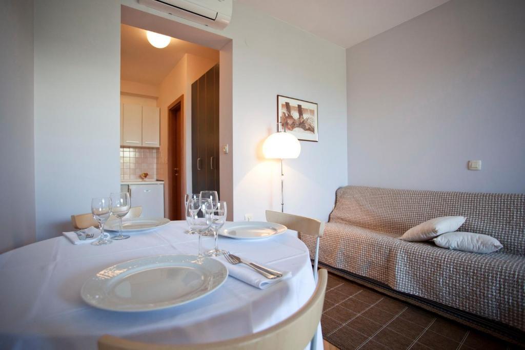 Apartments Villa Cizmic Baska Voda Phòng bức ảnh