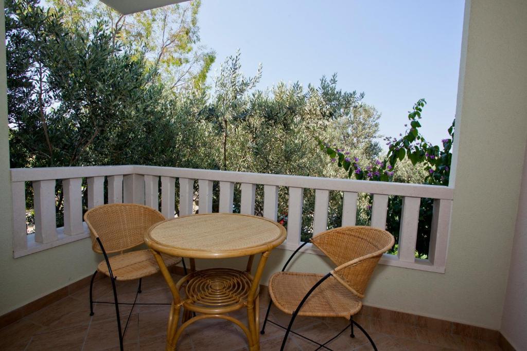 Apartments Villa Cizmic Baska Voda Phòng bức ảnh